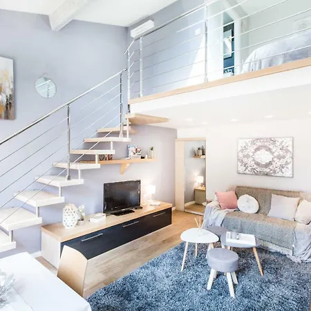 Apartment Vieil / Centre Avec Balcon. L'appt Ideal! *